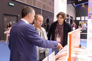 Photo: Buyers and exhibitors at the Hong Kong Electronics Fair 2016. Photo: Buyers and exhibitors at the Hong Kong Electronics Fair 2016.