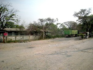 图: 道路需要升级改造 图: 道路需要升级改造