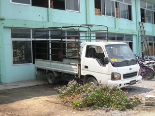 圖: 工廠常以小型貨車運送貨物，加劇道路擠車問題。