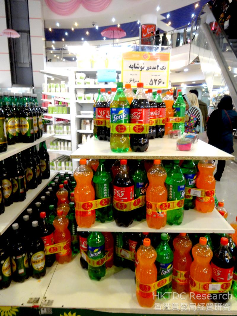 图: 当地超级市场出售可口可乐、雪碧及芬达等非酒精饮品