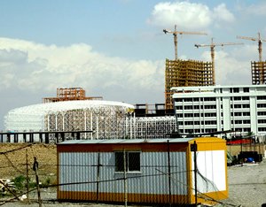 图: 兴建高楼大厦 图: 兴建高楼大厦