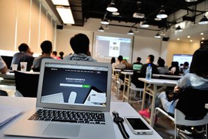 相片: Shopline為商家提供各類工作坊,主題包括開設和經營網店所需要的技能,以及最新的營銷趨勢和技術等。 相片: Shopline為商家提供各類工作坊,主題包括開設和經營網店所需要的技能,以及最新的營銷趨勢和技術等。