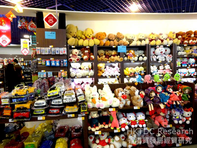 圖: 馬什哈德(Mashhad)一間現代商店銷售各種各樣的進口玩具。
