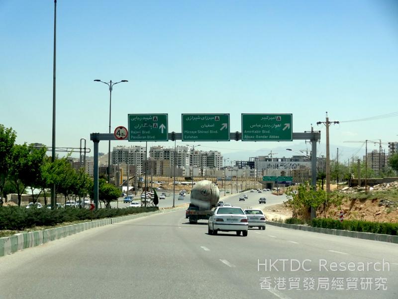 Photo: A paved highway in Shiraz.