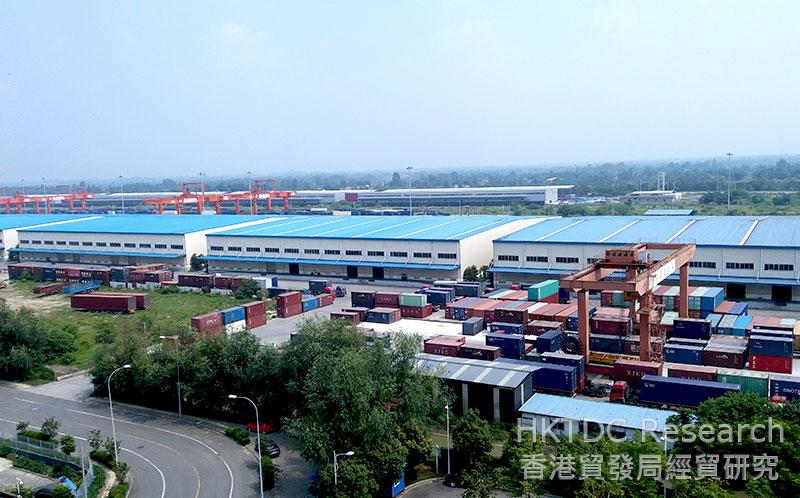 相片：四川省連同毗連的重慶市是中國西部的商貿物流中心。