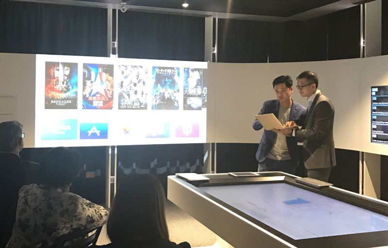 相片:雷克系統聯合創辦人郭正光(左)出席「公開數據工作室」研討會。