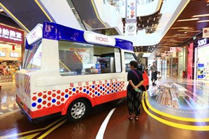 Photo: Hong Kong-style ice cream van.