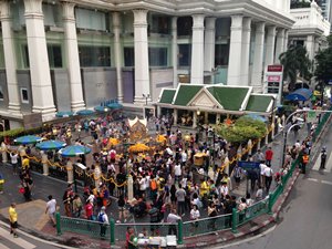 Photo: The Thai consumer market: Fuelled by the expanding middle income class. Photo: The Thai consumer market: Fuelled by the expanding middle income class.