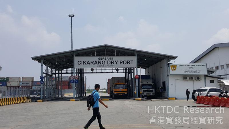 相片:西卡朗无水港(CDP)：公营无水港，可处理货物装卸、清关和多项进出口手续。