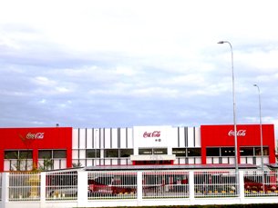 圖: 金邊經濟特區的可口可樂新廠於2016年12月開業。