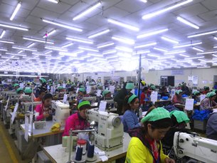 图: 金边经济特区内一家中资服装厂。 图: 金边经济特区内一家中资服装厂。