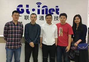 相片:广联智通科技的行政总裁赵建宾(右二)。 相片:广联智通科技的行政总裁赵建宾(右二)。