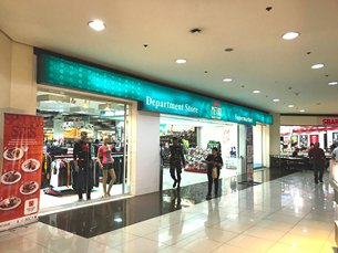 圖: 社區購物商場內的百貨店。 圖: 社區購物商場內的百貨店。