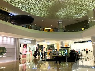 圖: 不少外國品牌進駐馬尼拉的高端購物商場。 圖: 不少外國品牌進駐馬尼拉的高端購物商場。