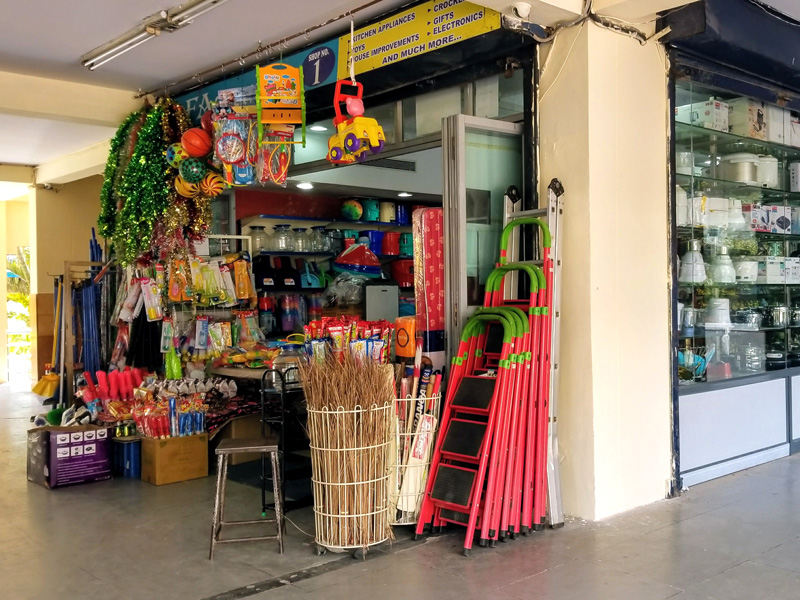 相片: 班加罗尔(Bangalore)的街头小商店。