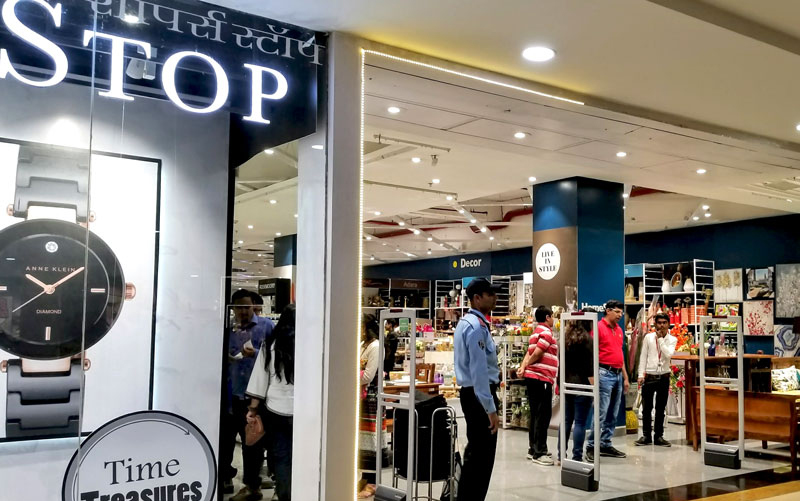 相片: 设于印度浦那的Shoppers Stop商店(2)。 相片: 设于印度浦那的Shoppers Stop商店(2)。