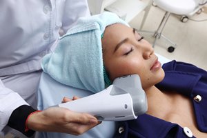 Photo: The beautician is no longer a crucial factor affecting consumption. Photo: The beautician is no longer a crucial factor affecting consumption.