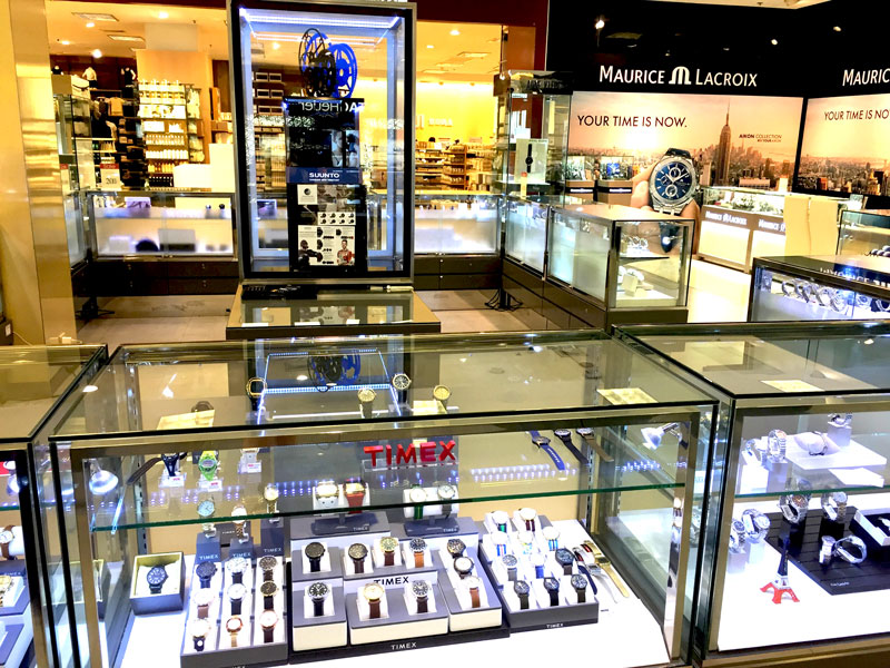 相片: 曼谷一家百货公司展示众多国际手表品牌。