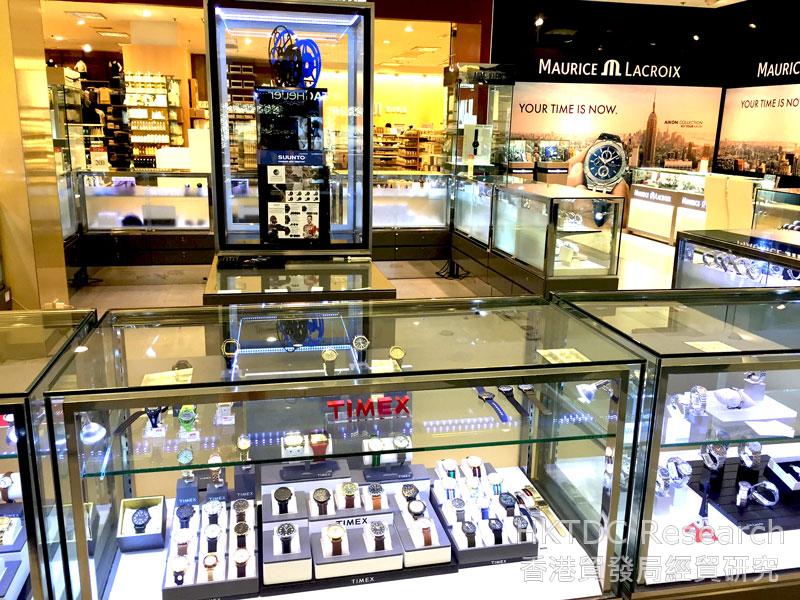 相片: 曼谷一家百貨公司展示眾多國際手錶品牌。