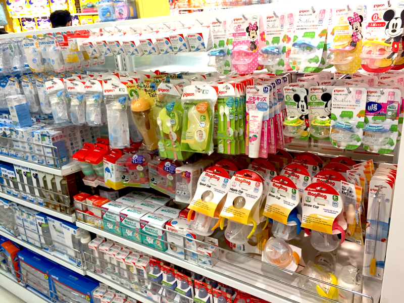 相片: 曼谷一家百货公司展示的婴儿用品种类繁多(2)。