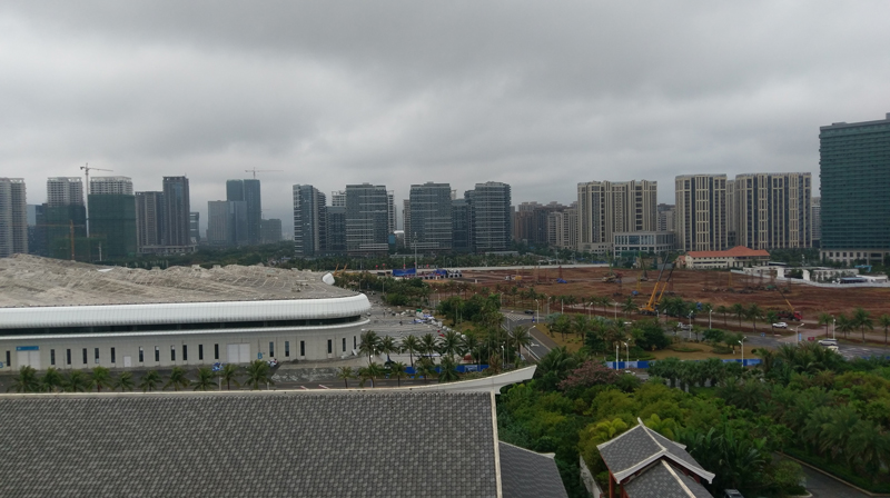 相片:位于海口的海南国际会议展览中心(第二期)工地。图左为会展中心第一期。 相片:位于海口的海南国际会议展览中心(第二期)工地。图左为会展中心第一期。
