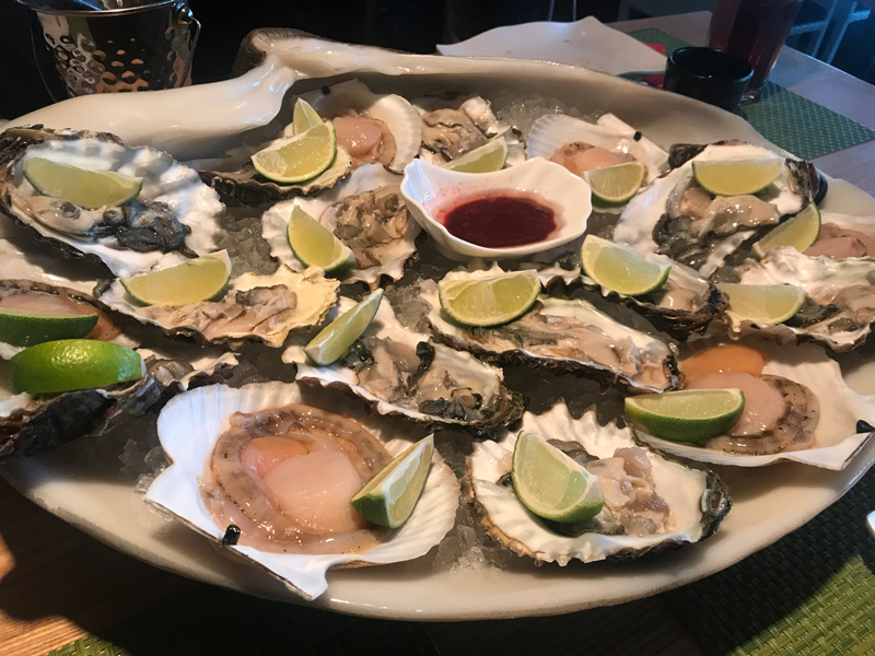 相片:符拉迪沃斯托克的商店及食肆售賣新鮮海參、蟹及貝類海產。 相片:符拉迪沃斯托克的商店及食肆售賣新鮮海參、蟹及貝類海產。