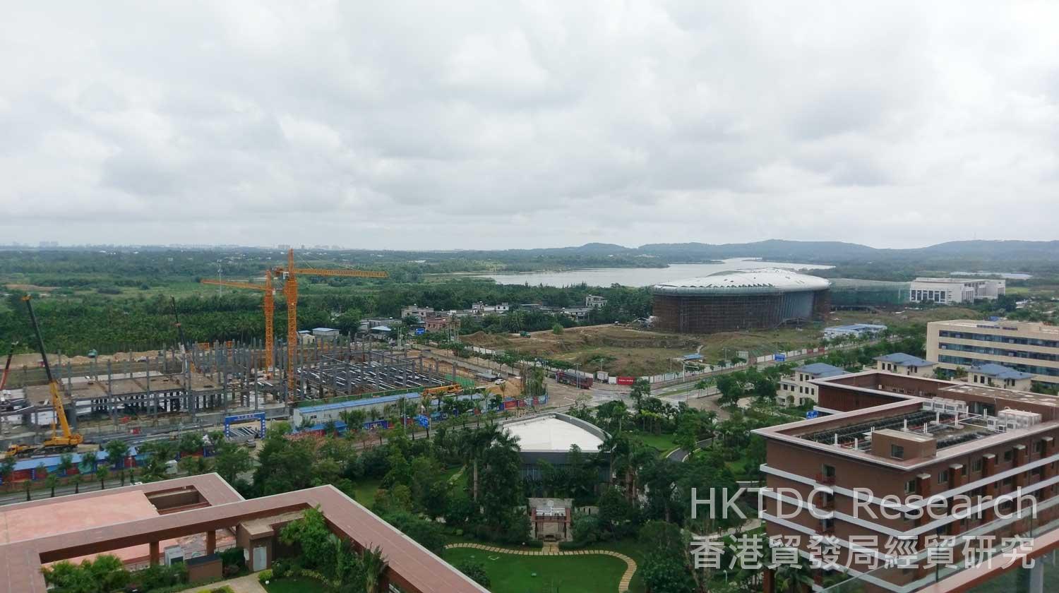 相片: 先行區內有部分設施仍在建設，有部分已投入服務。