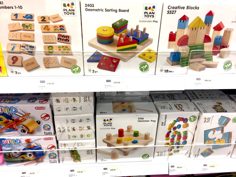 相片: 曼谷一家B2S书店展示的玩具(2)。 相片: 曼谷一家B2S书店展示的玩具(2)。