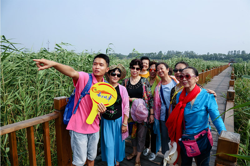 相片:长者是内地铁路旅游的主要消费者 相片:长者是内地铁路旅游的主要消费者