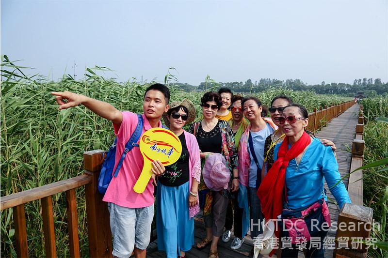 相片：长者是内地铁路旅游的主要消费者