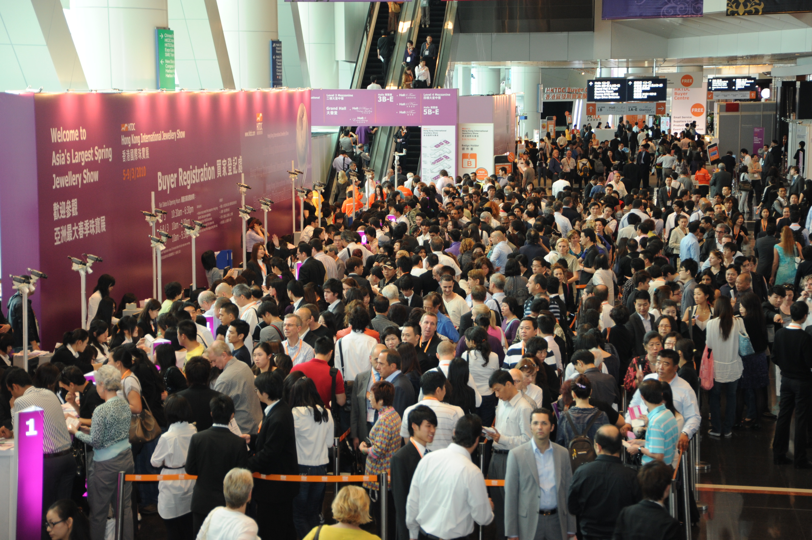 The 27th Hong Kong International Jewellery Show Which Concluded Yesterday Attracted More Than 32000 Buyers Up Nine Per Cent Over Last Year The 27th Hong Kong International Jewellery Show Which Concluded Yesterday Attracted More Than 32000 Buyers Up Nine Per Cent Over Last Year