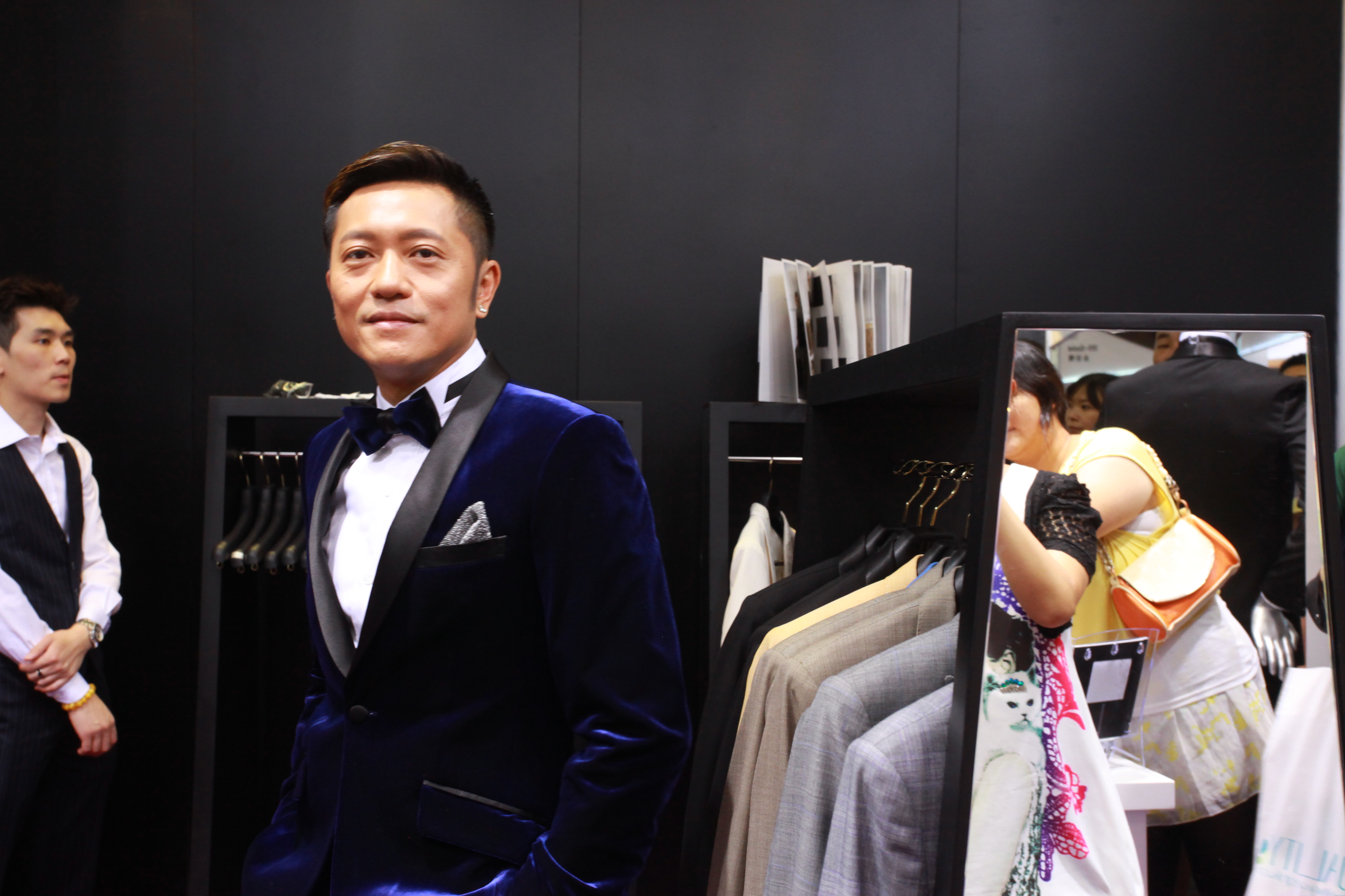 品牌luxe tuxedo(展位1k04)展示多款华丽男士礼服和西装,创办人苏志威