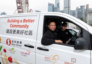 Feeding Hong Kong Van Feeding Hong Kong Van