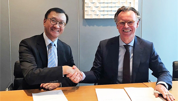 (左)何伟中(右)Heiko H. Koop (左)何伟中(右)Heiko H. Koop