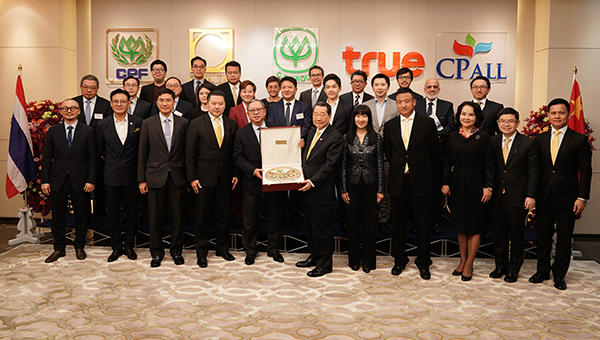谢国民(前排右六) 谢国民(前排右六)