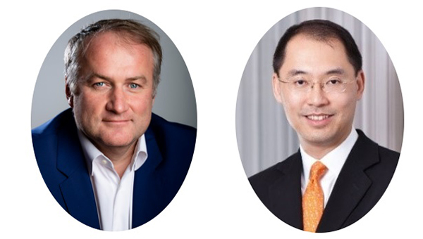 (左)Grom Alexey Nikolaevich、(右)梁启元博士 (左)Grom Alexey Nikolaevich、(右)梁启元博士