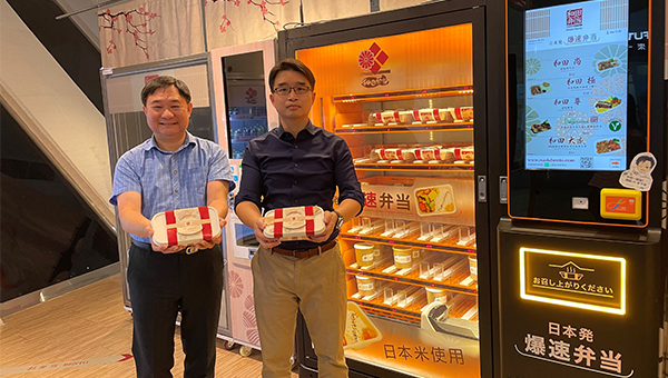 陈隽(右) 陈隽(右)