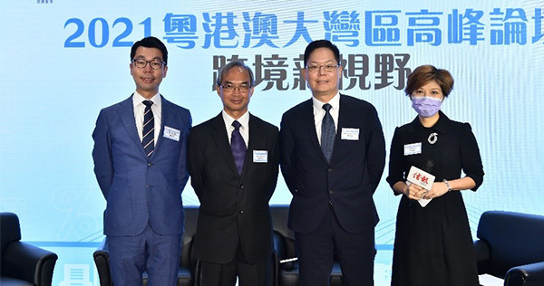 左起：鄧希煒、關家明、黃兆偉、呂婉瑩