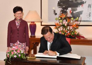 Chief Executive Carrie Lam with Panama’s President Juan Carlos Varela Rodriguez Chief Executive Carrie Lam with Panama’s President Juan Carlos Varela Rodriguez