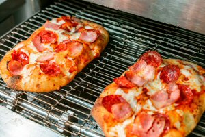 Mainland consumers see pizzas as snacks
