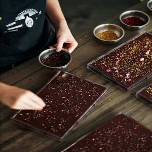 Scattering dry ingredients on the finished bars Scattering dry ingredients on the finished bars