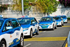 Electronic taxis line up in electric-vehicle pioneer city Shenzhen