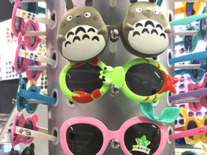 Cartoon‑themed glasses Cartoon‑themed glasses