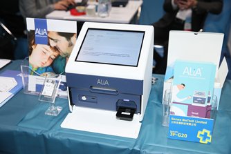 ALiA, plate-forme portable de diagnostic rapide ALiA, plate-forme portable de diagnostic rapide